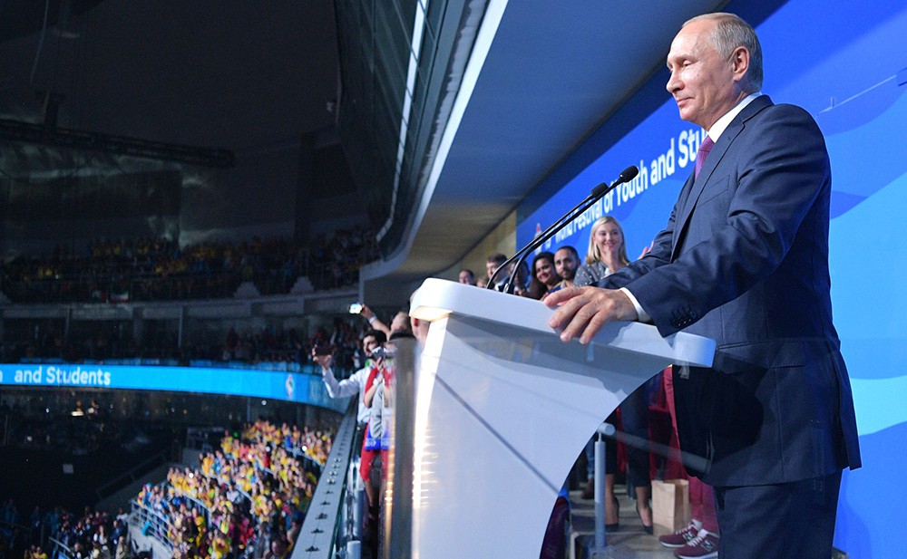 Владимир Путин на церемонии открытия Всемирного фестиваля молодежи и студентов в Сочи