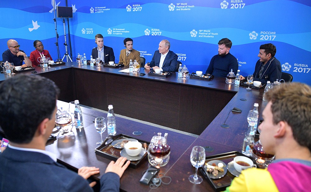 Владимир Путин на встрече с участниками XIX Всемирного фестиваля молодёжи и студентов