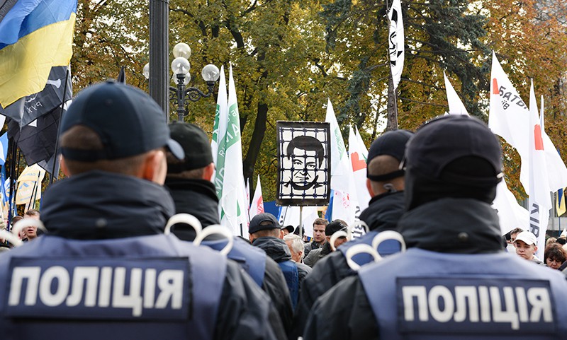Участники акции в поддержку политической реформы в Киеве