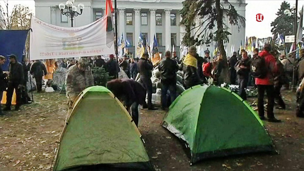 Палаточный лагерь у здания Верховной Рады Украины