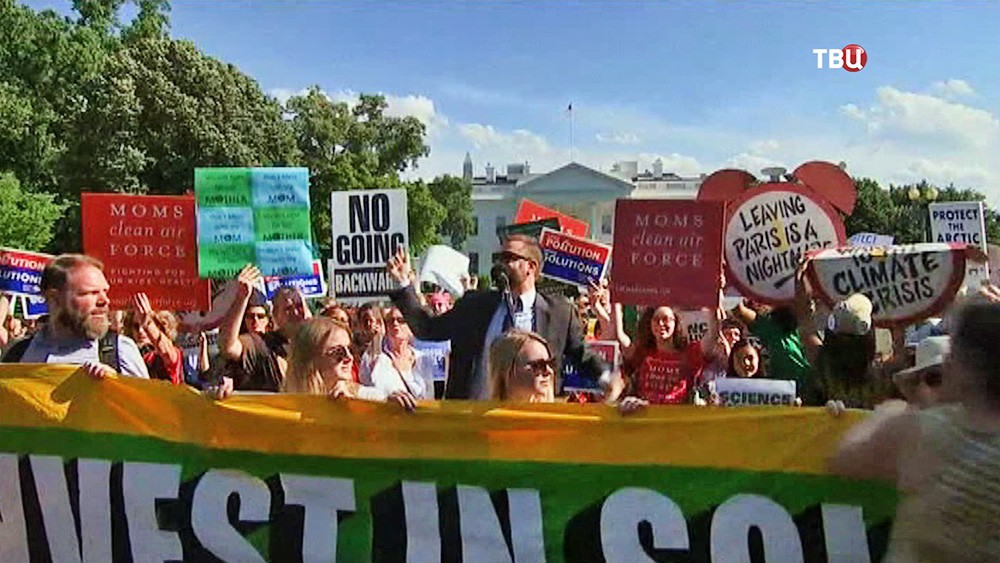 Митинг "зелёных" у Белого дома в США