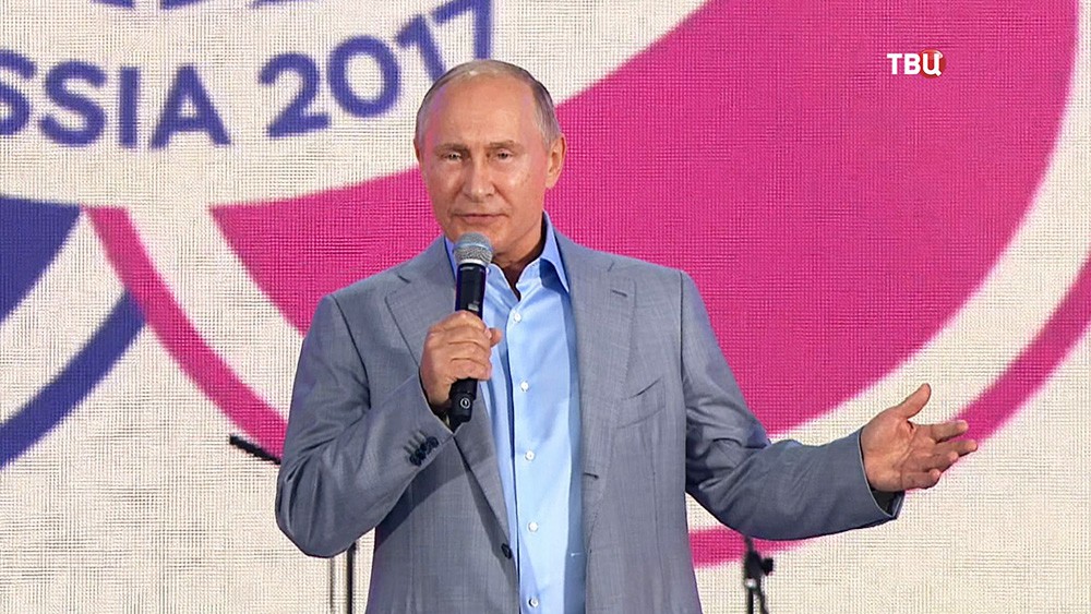 Владимир Путин посетил Фестиваль молодежи и студентов в Сочи