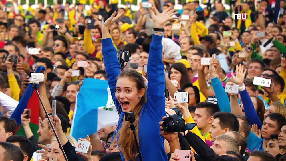 Участники Фестиваля молодежи и студентов в Сочи