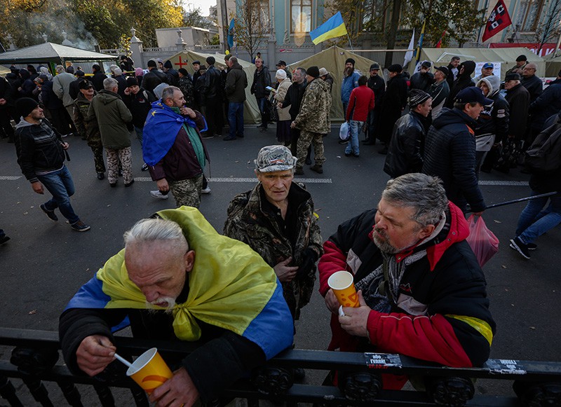 Митингующие на Украине 