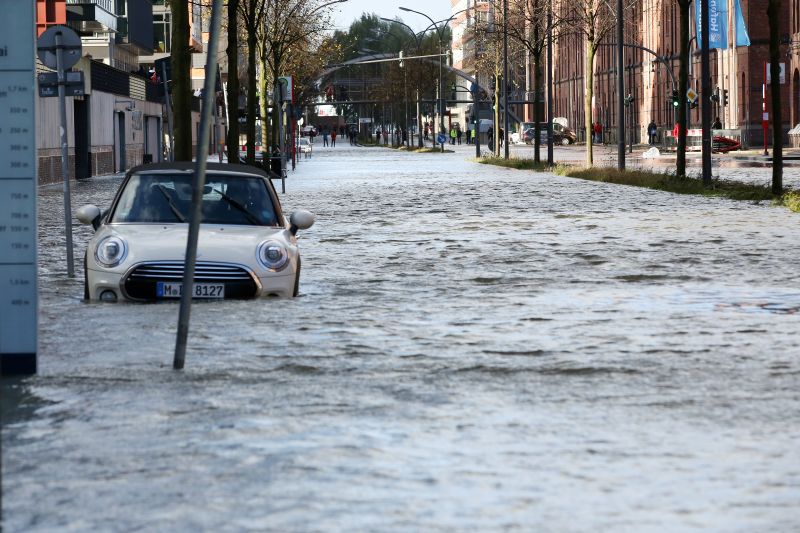 Последствия урагана "Герварт" в Гамбурге