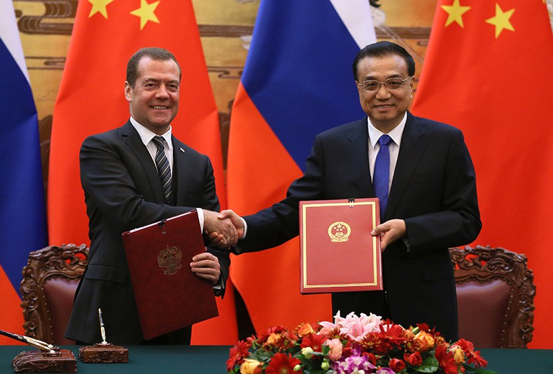 Председатель правительства России Дмитрий Медведев и премьер Государственного совета КНР Ли Кэцян 