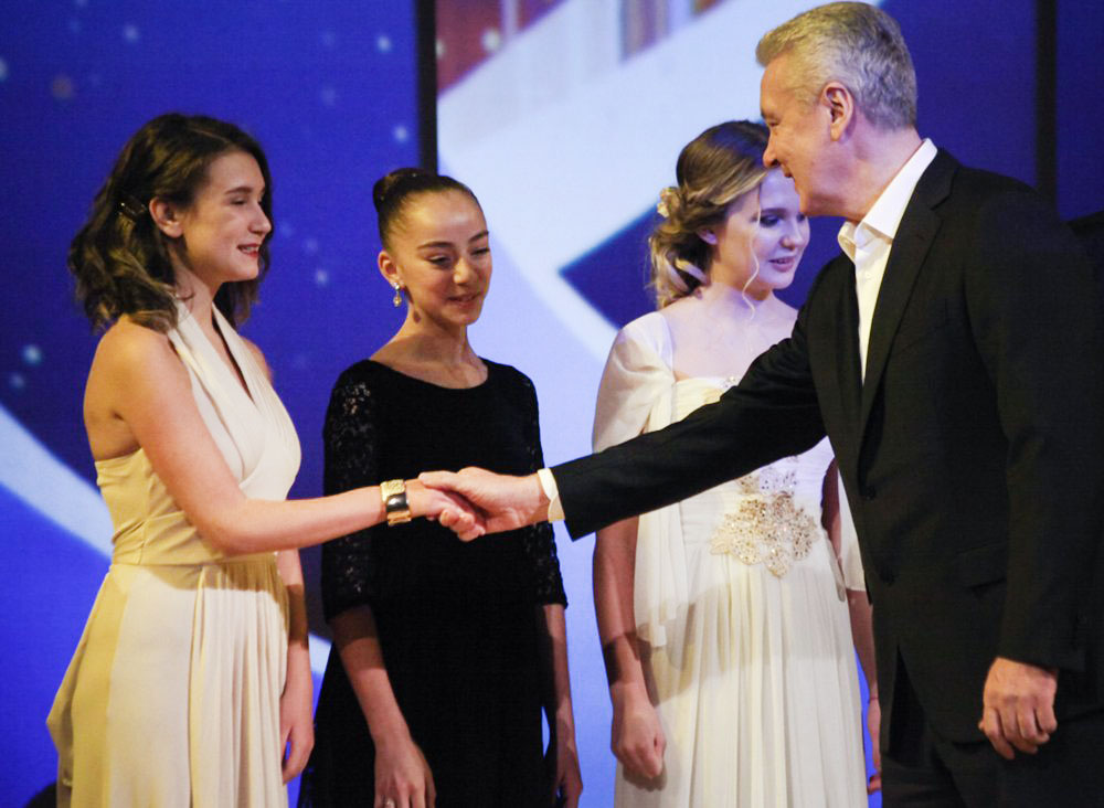 Сергей Собянин вручает гранты Мэра Москвы победителям конкурса школ искусств