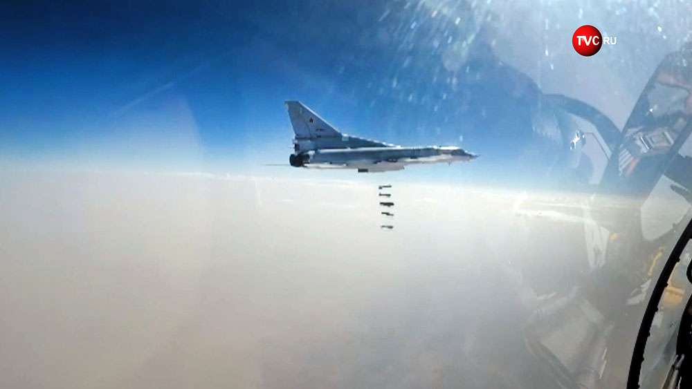 Авиаудар стратегического бомбардировщика Ту-22 ВКС России по позициям ИГИЛ в Сирии