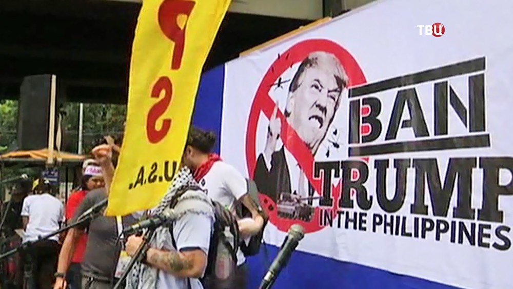 Митинг жителей Филипин против приезда Дональда Трампа