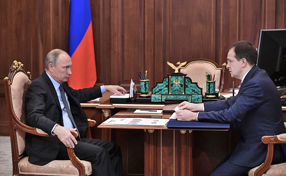 Президент России Владимир Путин и министр культуры Владимир Мединский