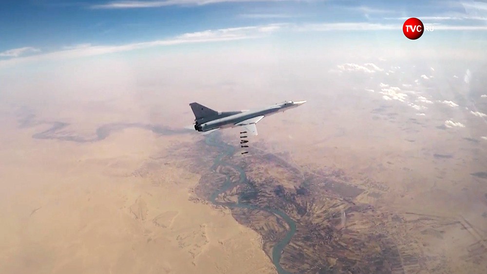 Авиаудар стратегического бомбардировщика Ту-22 ВКС России по позициям ИГИЛ в Сирии