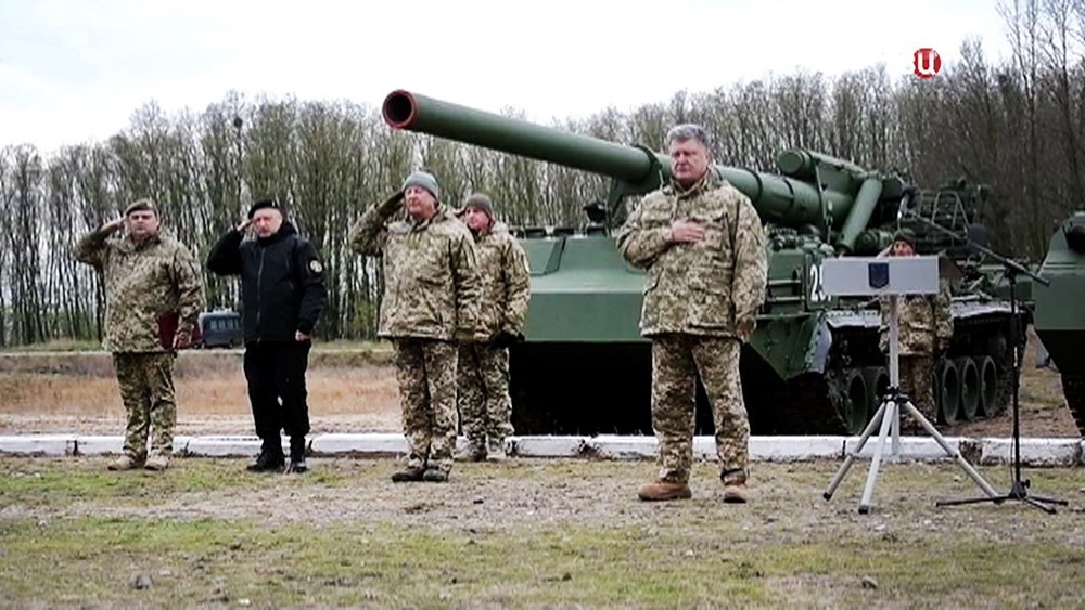 Пётр Порошенко посетил воинскую часть