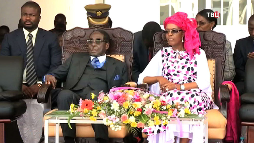 Президент Зимбабве Роберт Мугабе с супругой
