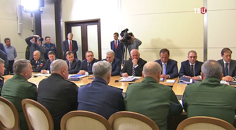 Владимир Путин на совещании с руководящим составом Министерства обороны и представителями военной промышленности