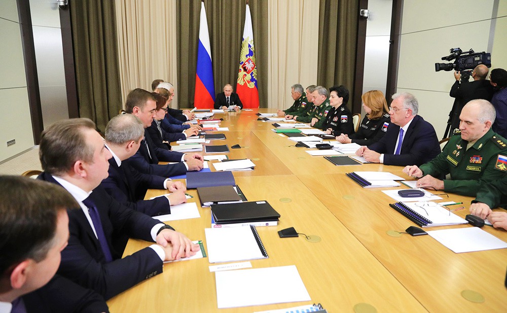 Владимир Путин провел совещание по вопросам ресурсного обеспече­ния технического переос­нащения Вооружённых Сил