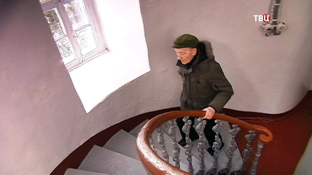 Старейший смотритель маяка в России Юрий Тюрин
