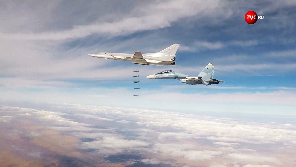 Авиаудар стратегического бомбардировщика Ту-22М3 ВКС России по позициям ИГИЛ в Сирииу