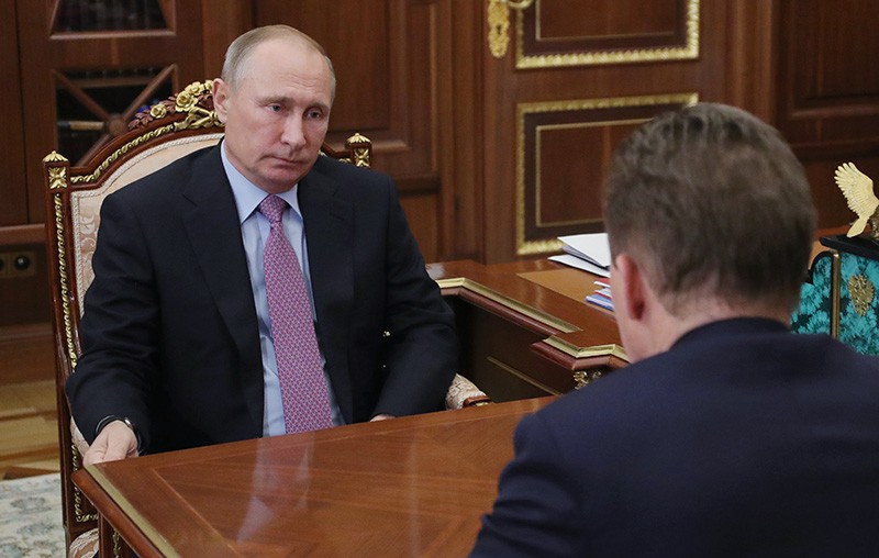 Президент России Владимир Путин во время встречи с председателем правления компании "Газпром" Алексеем Миллером