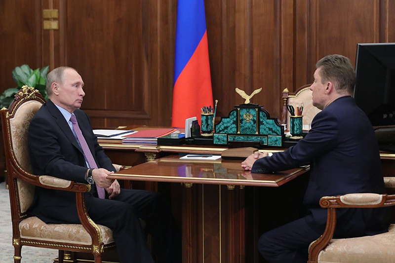 Президент России Владимир Путин во время встречи с председателем правления компании "Газпром" Алексеем Миллером