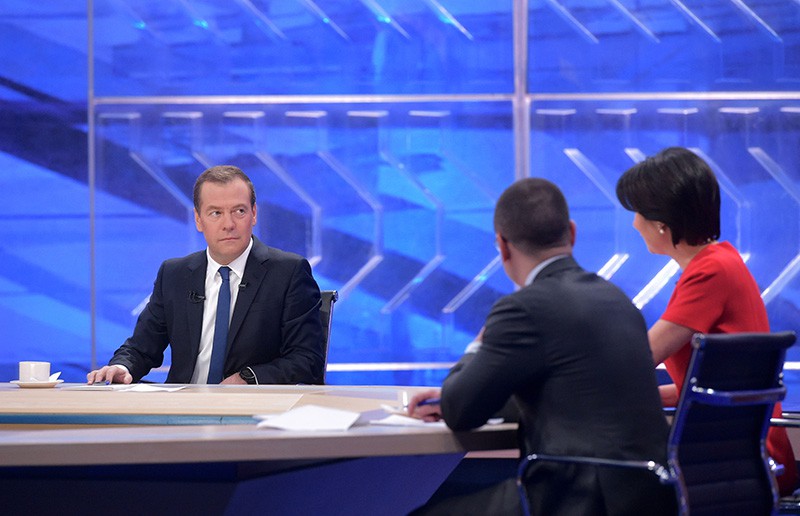Председатель правительства России Дмитрий Медведев во время интервью