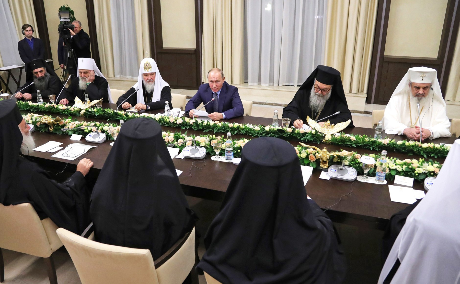 Владимир Путин на встрече с главами делегаций поместных православных церквей