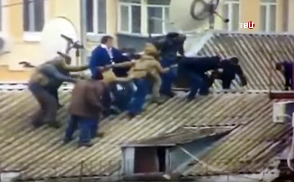 Бойцы СБУ задерживают Михаила Саакашвили на крыше