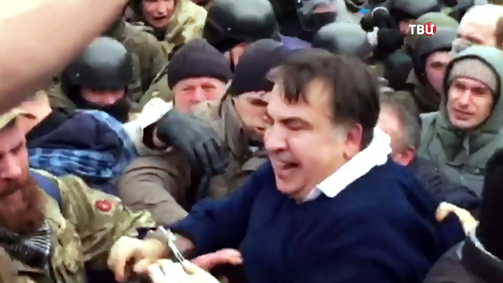 Протестующие отбили Михаила Саакашвили у бойцов СБУ