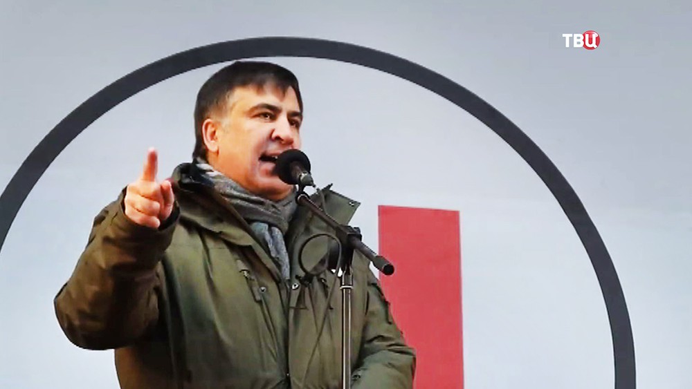 Михаил Саакашвили выступает на митинге