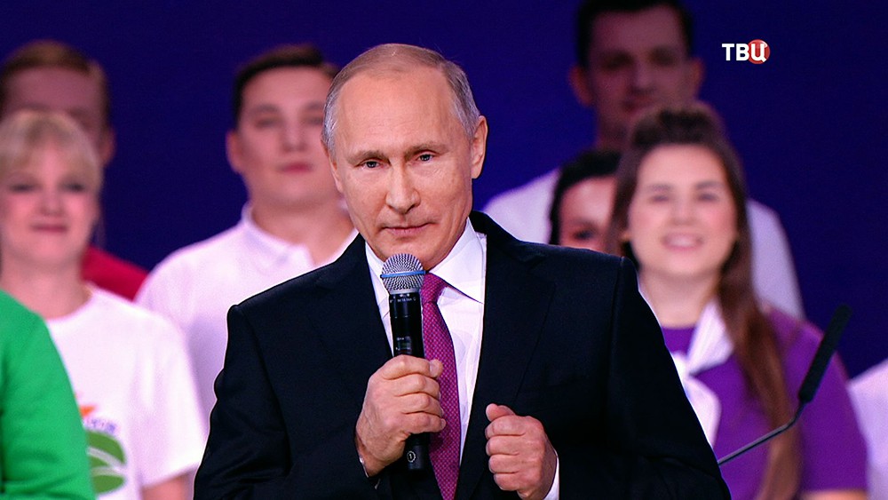 Президент России Владимир Путин на церемонии вручения премии "Доброволец России-2017"