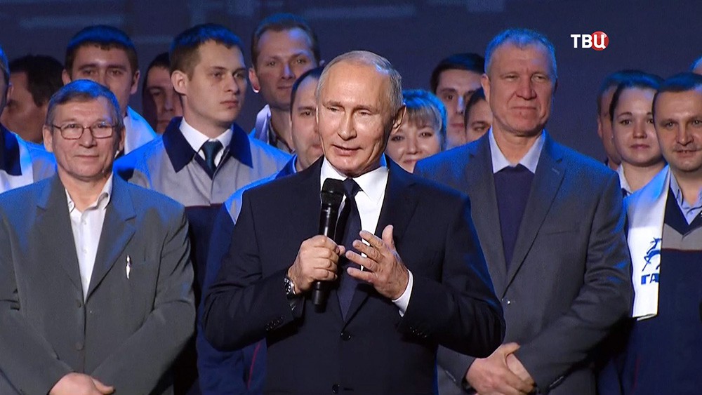 Владимир Путин на встрече с ветеранами и тружениками автозавода "ГАЗ"
