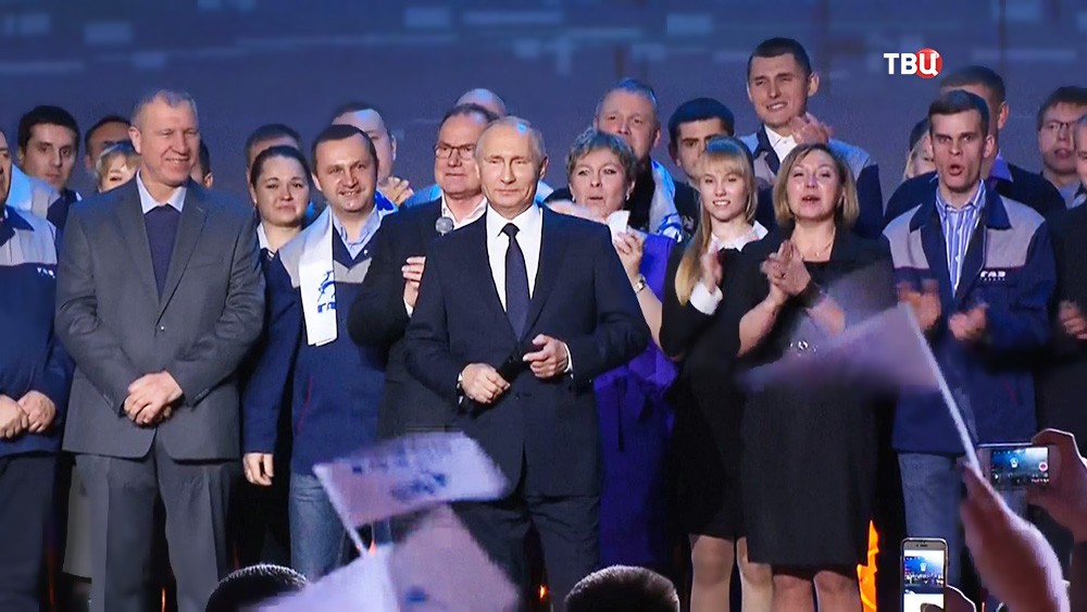 Владимир Путин на встрече с ветеранами и тружениками автозавода "ГАЗ"