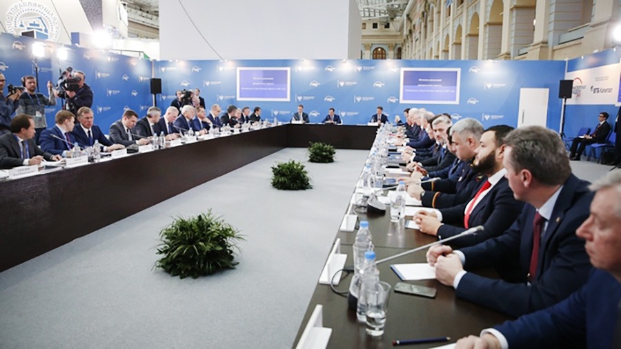 Дмитрий Медведев проводит совещание об итогах реализации приоритетного проекта "Безопасные и качественные дороги"