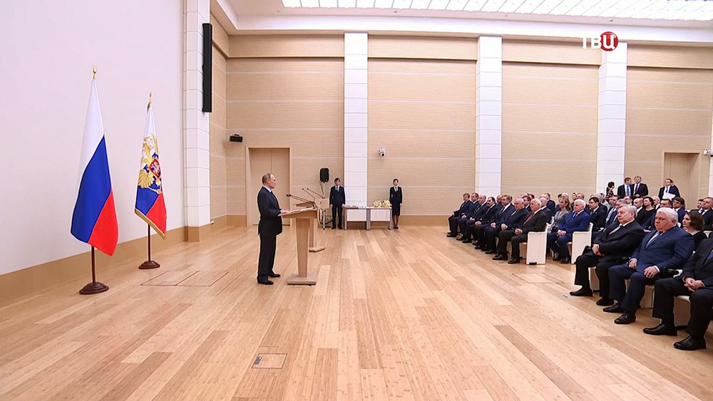 Владимир Путин поздравил сотрудников "Ростеха" с юбилеем 