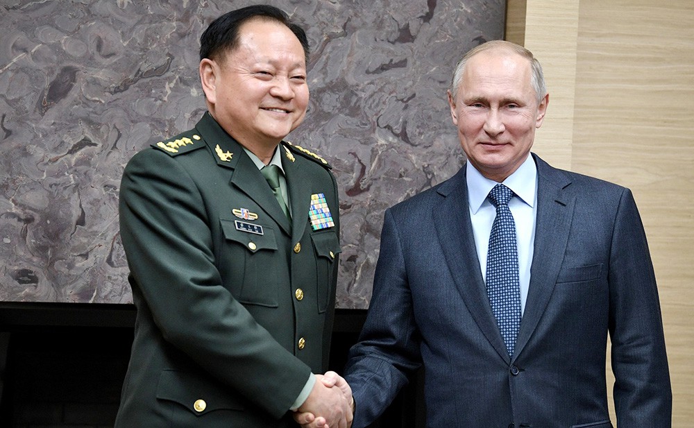 Президент России Владимир Путин и зампредседателя Центрального военного совета Коммунистической партии Китая Чжан Юся