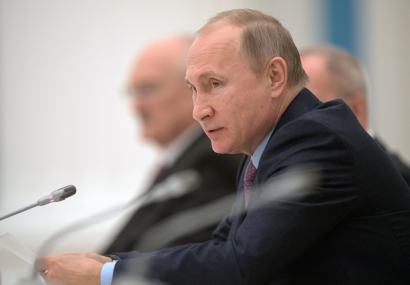Владимир Путин во время встречи с судьями Конституционного суда,