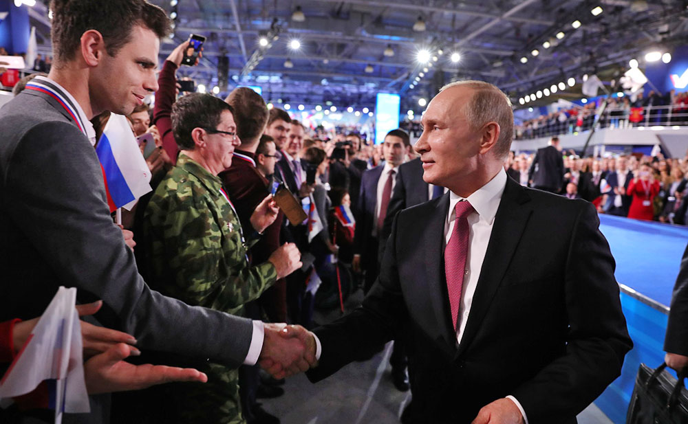 Владимир Путин и участники форума ОНФ