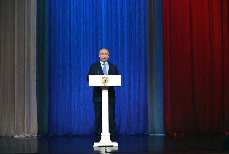 Владимир Путин выступает на торжественном вечере, посвященном Дню работника органов государственной безопасности