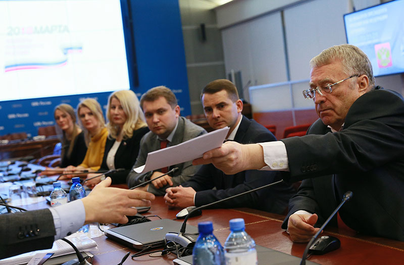 Владимир Жириновский во время подачи документов в ЦИК