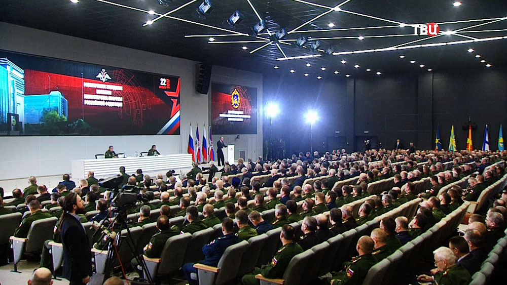 Президент России Владимир Путин на расширенном заседании Минобороны России