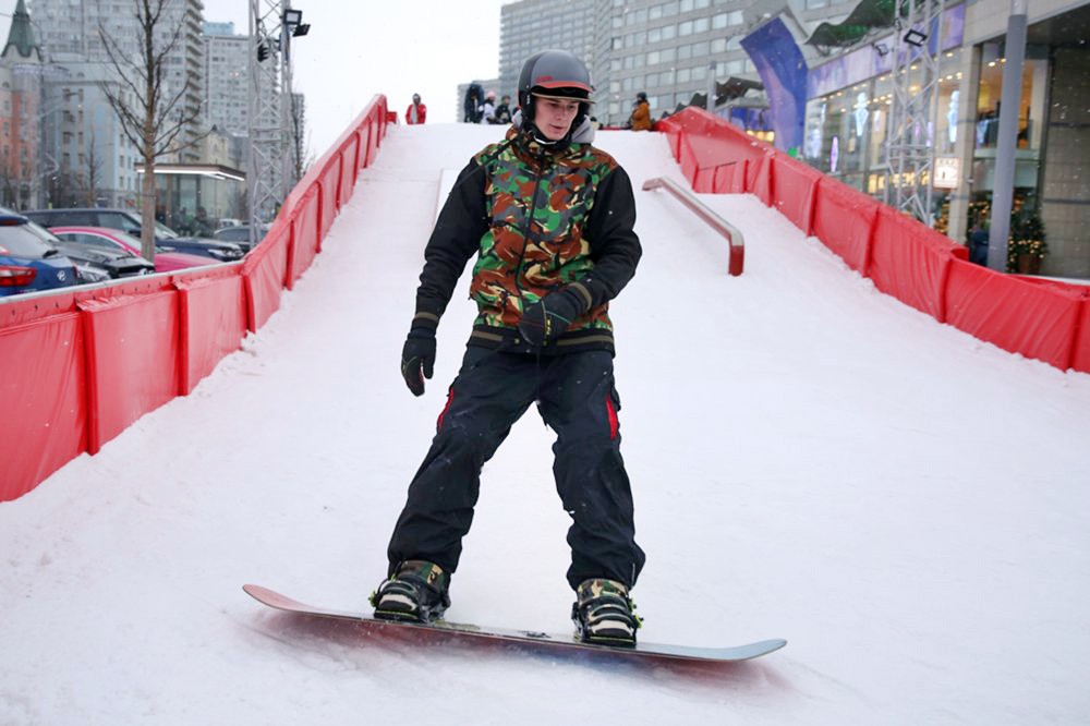 Спуск для сноубордистов на Новом Арбате