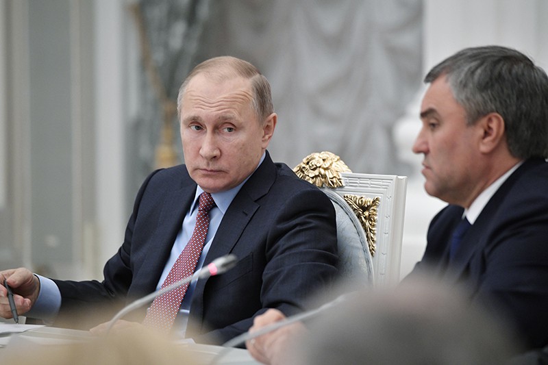 Владимир Путин во время встречи с руководством Совета Федерации и Государственной Думы 
