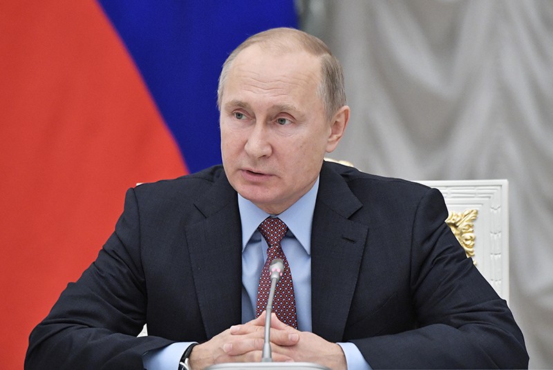 Владимир Путин во время встречи с руководством Совета Федерации и Государственной Думы 