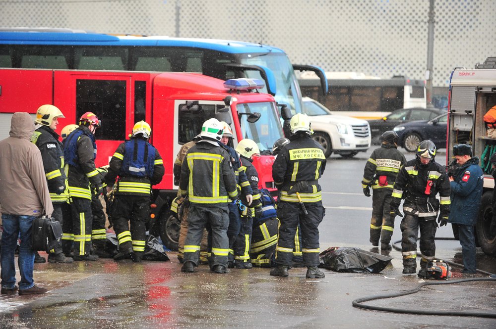 Последствия ДТП с участием рейсового автобуса на Кутузовском проспекте
