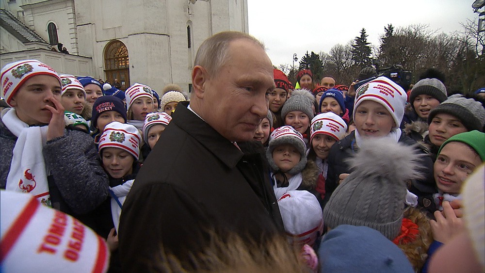 Владимир Путин во время встречи с детьми