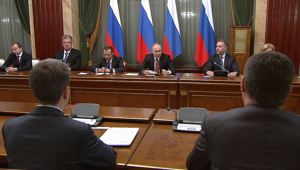 Владимир Путин проводит заседание правительства 