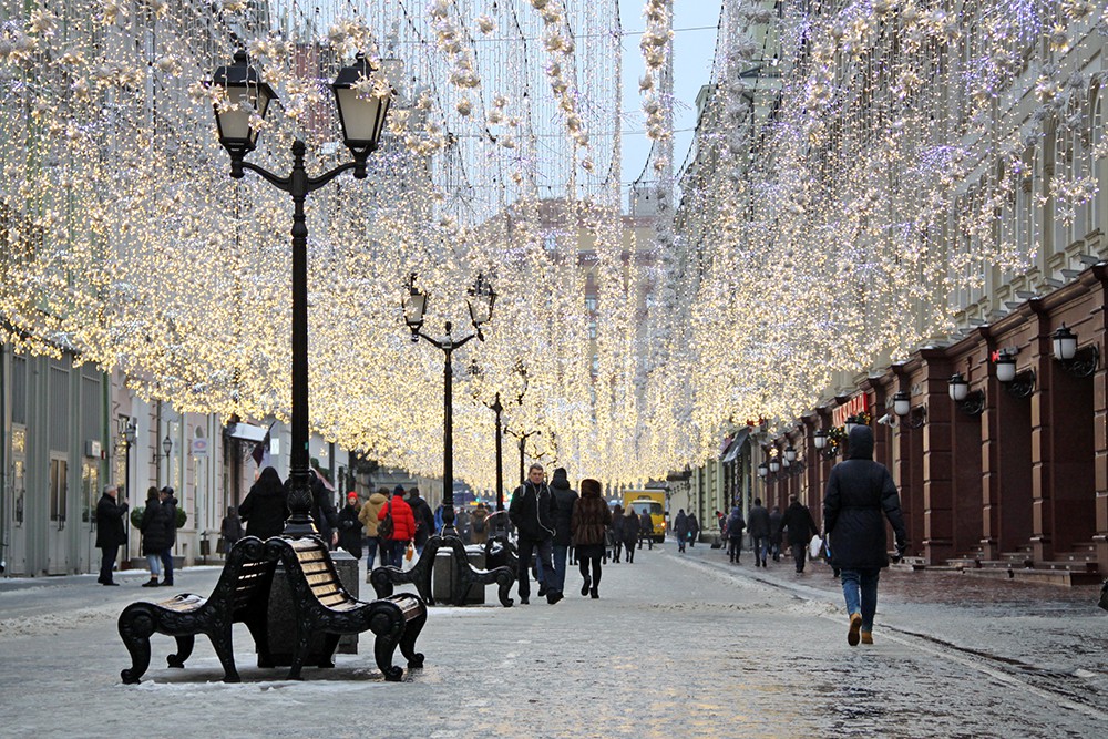 Новогодняя иллюминация на Никольской улице