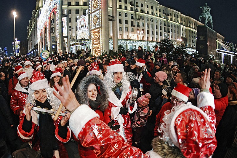Участники парада Дедов Морозов 