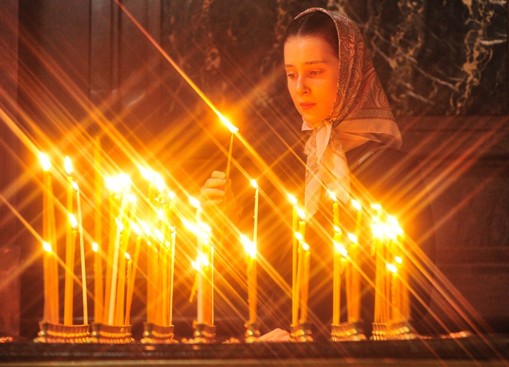 Православные верующие в храме