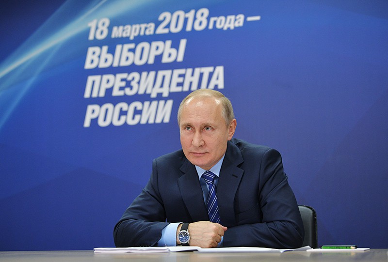 Владимир Путин на первом заседании своего предвыборного штаба в Гостином дворе в Москве