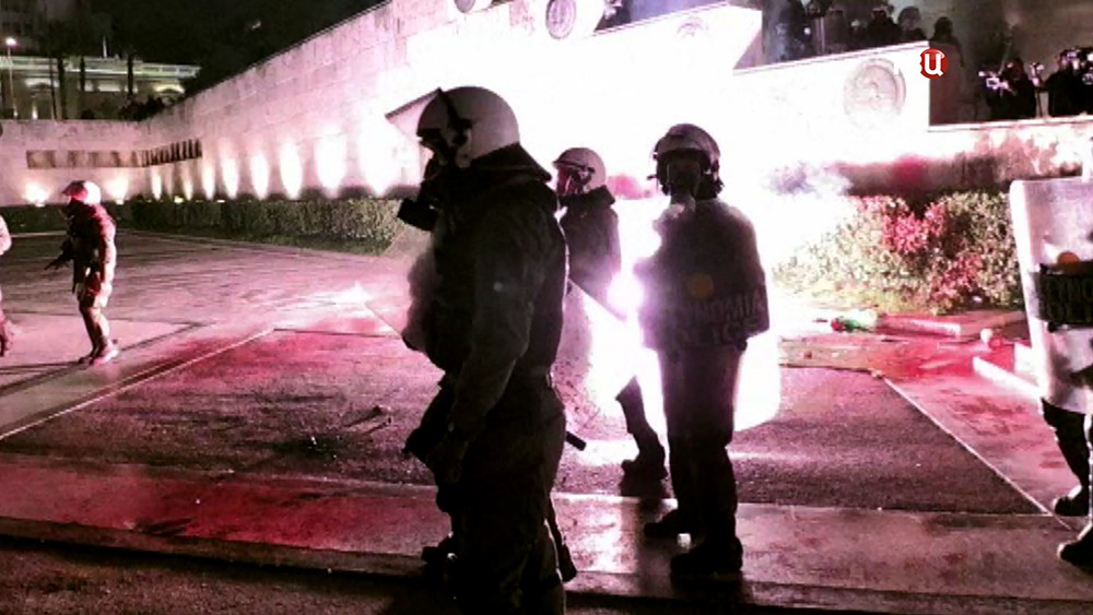 Полиция Греции во время уличных беспорядков